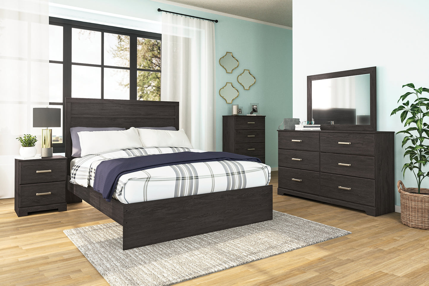 Belachime Queen Panel Bed with Mirrored Dresser and 2 Nightstands